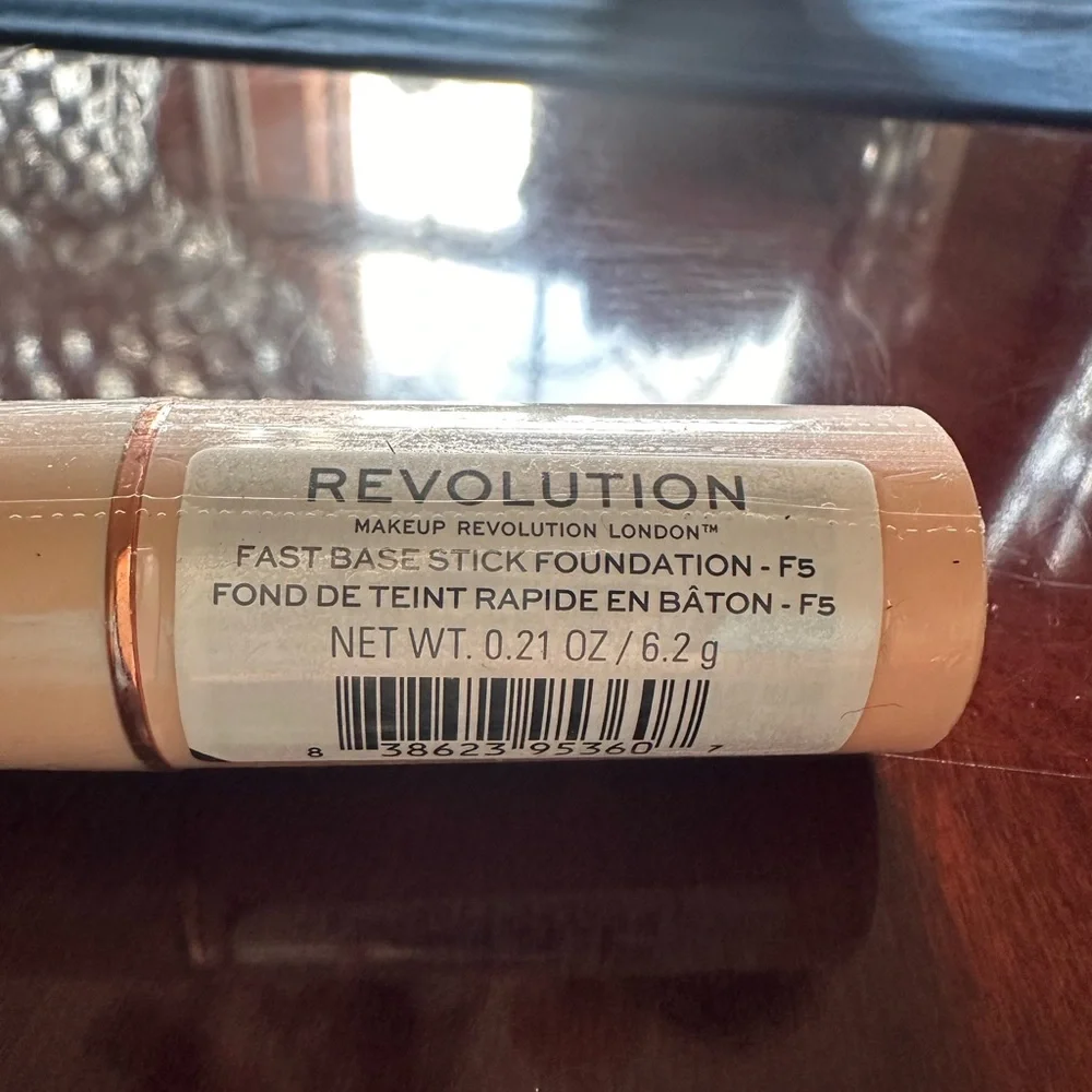 Makeup Revolution Fast‎ Base Stick Foundation F5 NEW